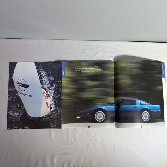 Vintage 1992 Chevrolet Corvette Deluxe Sales Brochure with Envelope - Picture 5 of 10